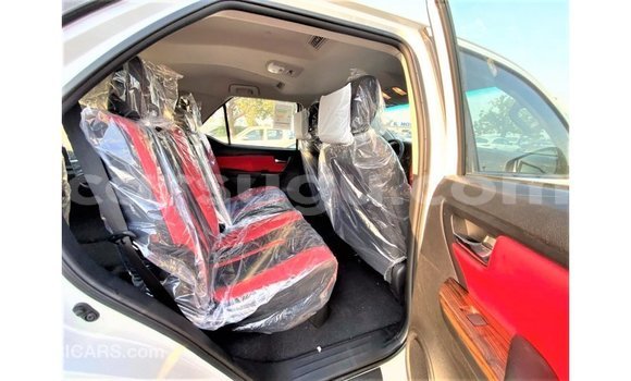 Acheter Import Voiture Toyota Fortuner Blanc à Import - Dubai, Burkina-Faso Acheter Import Voiture Toyota Fortuner Blanc à Import - Dubai, Burkina-Faso