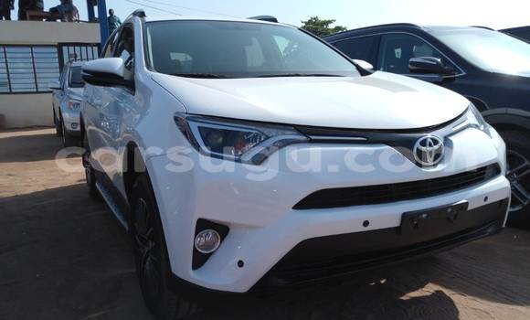Acheter Occasion Voiture Toyota RAV4 Blanc à Ouagadougou, Burkina-Faso Acheter Occasion Voiture Toyota RAV4 Blanc à Ouagadougou, Burkina-Faso