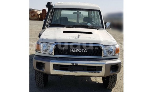 Acheter Import Voiture Toyota Land Cruiser Blanc à Import - Dubai, Burkina-Faso Acheter Import Voiture Toyota Land Cruiser Blanc à Import - Dubai, Burkina-Faso