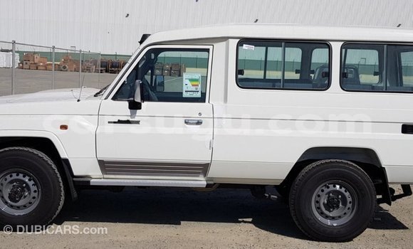 Acheter Import Voiture Toyota Land Cruiser Blanc à Import - Dubai, Burkina-Faso Acheter Import Voiture Toyota Land Cruiser Blanc à Import - Dubai, Burkina-Faso