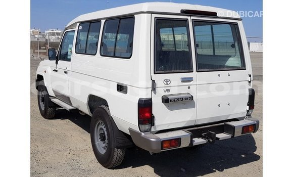 Acheter Import Voiture Toyota Land Cruiser Blanc à Import - Dubai, Burkina-Faso Acheter Import Voiture Toyota Land Cruiser Blanc à Import - Dubai, Burkina-Faso