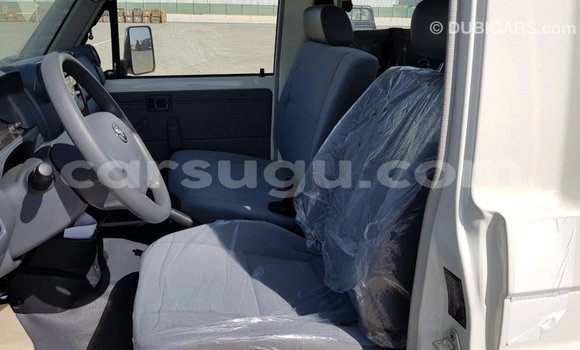 Acheter Import Voiture Toyota Land Cruiser Blanc à Import - Dubai, Burkina-Faso Acheter Import Voiture Toyota Land Cruiser Blanc à Import - Dubai, Burkina-Faso
