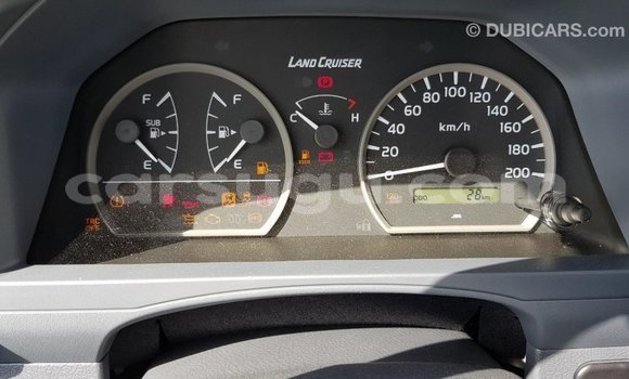 Acheter Import Voiture Toyota Land Cruiser Blanc à Import - Dubai, Burkina-Faso Acheter Import Voiture Toyota Land Cruiser Blanc à Import - Dubai, Burkina-Faso