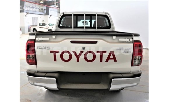 Acheter Import Voiture Toyota Hilux Blanc à Import - Dubai, Burkina-Faso Acheter Import Voiture Toyota Hilux Blanc à Import - Dubai, Burkina-Faso