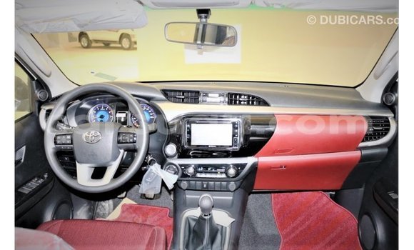Acheter Import Voiture Toyota Hilux Blanc à Import - Dubai, Burkina-Faso Acheter Import Voiture Toyota Hilux Blanc à Import - Dubai, Burkina-Faso