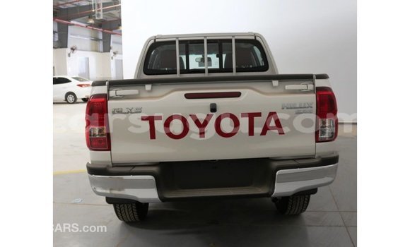 Acheter Import Voiture Toyota Hilux Blanc à Import - Dubai, Burkina-Faso Acheter Import Voiture Toyota Hilux Blanc à Import - Dubai, Burkina-Faso