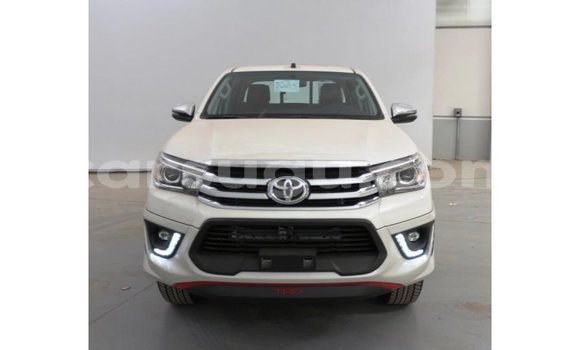 Acheter Import Voiture Toyota Hilux Blanc à Import - Dubai, Burkina-Faso Acheter Import Voiture Toyota Hilux Blanc à Import - Dubai, Burkina-Faso