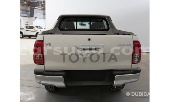 Acheter Import Voiture Toyota Hilux Blanc à Import - Dubai, Burkina-Faso Acheter Import Voiture Toyota Hilux Blanc à Import - Dubai, Burkina-Faso