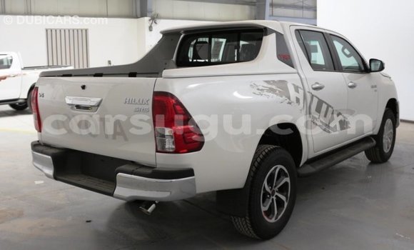 Acheter Import Voiture Toyota Hilux Blanc à Import - Dubai, Burkina-Faso Acheter Import Voiture Toyota Hilux Blanc à Import - Dubai, Burkina-Faso