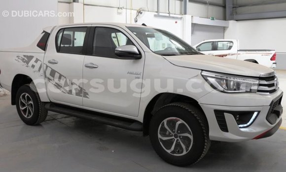 Acheter Import Voiture Toyota Hilux Blanc à Import - Dubai, Burkina-Faso Acheter Import Voiture Toyota Hilux Blanc à Import - Dubai, Burkina-Faso