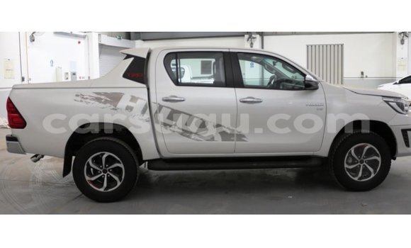 Acheter Import Voiture Toyota Hilux Blanc à Import - Dubai, Burkina-Faso Acheter Import Voiture Toyota Hilux Blanc à Import - Dubai, Burkina-Faso