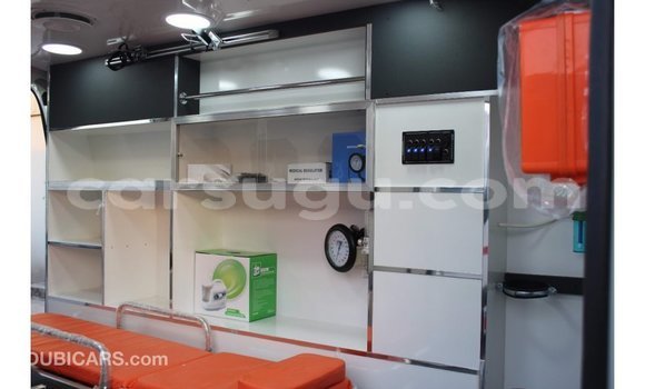 Sayi Imported Toyota Hiace White Mota in Import - Dubai a Burkina Faso Sayi Imported Toyota Hiace White Mota in Import - Dubai a Burkina Faso