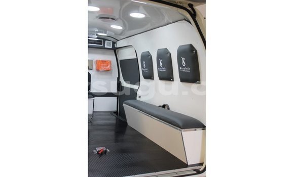 Sayi Imported Toyota Hiace White Mota in Import - Dubai a Burkina Faso Sayi Imported Toyota Hiace White Mota in Import - Dubai a Burkina Faso