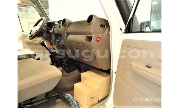 Acheter Import Voiture Toyota Land Cruiser Blanc à Import - Dubai, Burkina-Faso Acheter Import Voiture Toyota Land Cruiser Blanc à Import - Dubai, Burkina-Faso