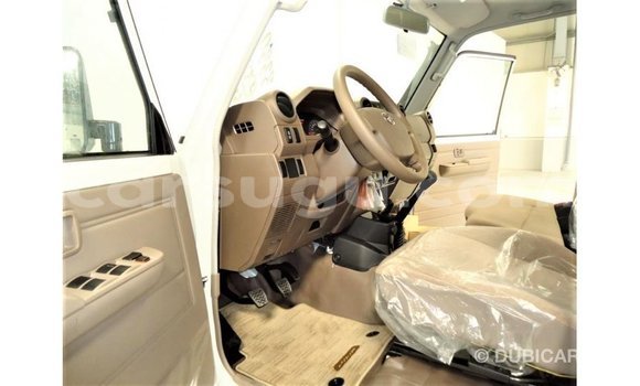 Acheter Import Voiture Toyota Land Cruiser Blanc à Import - Dubai, Burkina-Faso Acheter Import Voiture Toyota Land Cruiser Blanc à Import - Dubai, Burkina-Faso