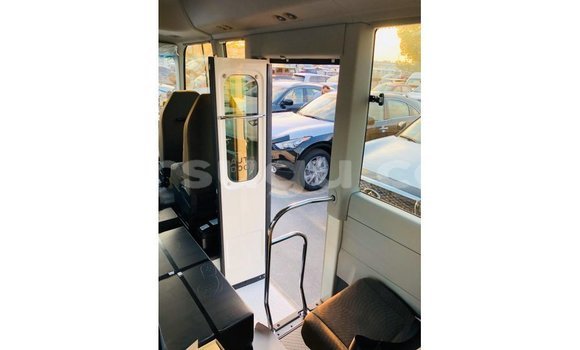 Sayi Imported Toyota Coaster White Mota in Import - Dubai a Burkina Faso Sayi Imported Toyota Coaster White Mota in Import - Dubai a Burkina Faso