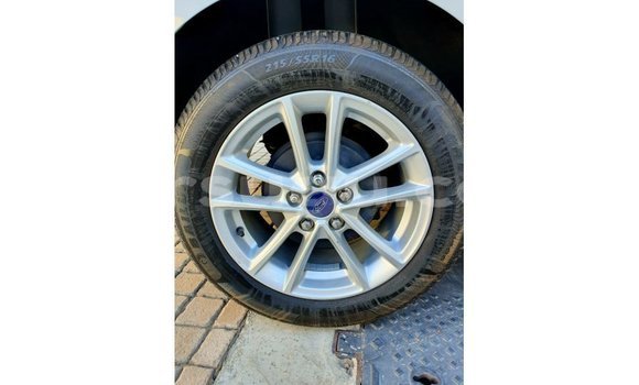 Sayi Imported Ford Focus White Mota in Import - Dubai a Burkina Faso Sayi Imported Ford Focus White Mota in Import - Dubai a Burkina Faso