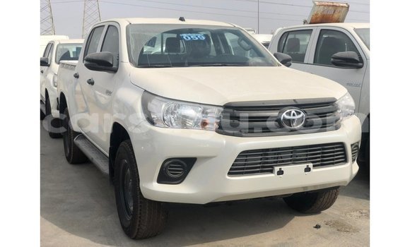 Acheter Import Voiture Toyota Hilux Blanc à Import - Dubai, Burkina-Faso Acheter Import Voiture Toyota Hilux Blanc à Import - Dubai, Burkina-Faso