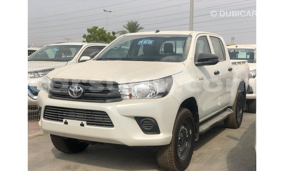 Acheter Import Voiture Toyota Hilux Blanc à Import - Dubai, Burkina-Faso Acheter Import Voiture Toyota Hilux Blanc à Import - Dubai, Burkina-Faso