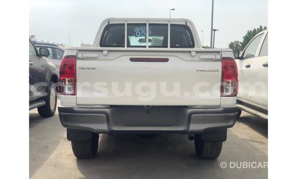 Acheter Import Voiture Toyota Hilux Blanc à Import - Dubai, Burkina-Faso Acheter Import Voiture Toyota Hilux Blanc à Import - Dubai, Burkina-Faso