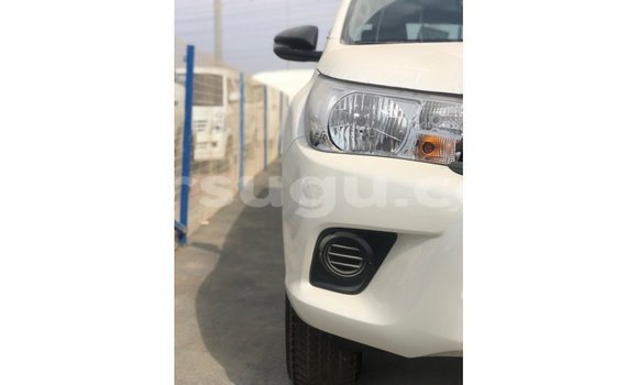 Acheter Import Voiture Toyota Hilux Blanc à Import - Dubai, Burkina-Faso Acheter Import Voiture Toyota Hilux Blanc à Import - Dubai, Burkina-Faso