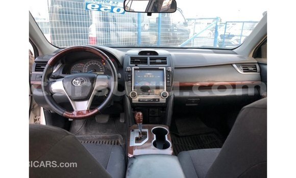 Sayi Imported Toyota Camry White Mota in Import - Dubai a Burkina Faso Sayi Imported Toyota Camry White Mota in Import - Dubai a Burkina Faso