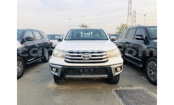 Sayi Imported Toyota Hilux White Mota in Import - Dubai a Burkina Faso Sayi Imported Toyota Hilux White Mota in Import - Dubai a Burkina Faso
