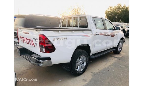 Sayi Imported Toyota Hilux White Mota in Import - Dubai a Burkina Faso Sayi Imported Toyota Hilux White Mota in Import - Dubai a Burkina Faso