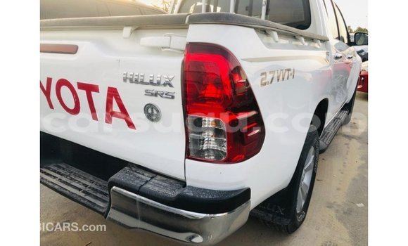 Sayi Imported Toyota Hilux White Mota in Import - Dubai a Burkina Faso Sayi Imported Toyota Hilux White Mota in Import - Dubai a Burkina Faso