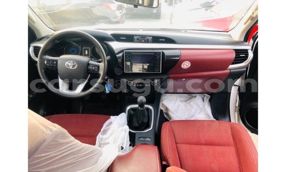 Sayi Imported Toyota Hilux White Mota in Import - Dubai a Burkina Faso Sayi Imported Toyota Hilux White Mota in Import - Dubai a Burkina Faso