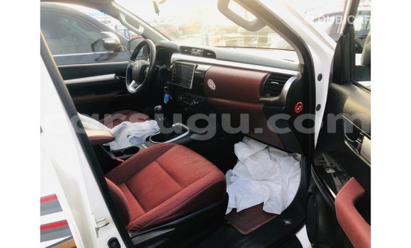 Sayi Imported Toyota Hilux White Mota in Import - Dubai a Burkina Faso Sayi Imported Toyota Hilux White Mota in Import - Dubai a Burkina Faso