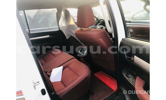 Sayi Imported Toyota Hilux White Mota in Import - Dubai a Burkina Faso Sayi Imported Toyota Hilux White Mota in Import - Dubai a Burkina Faso