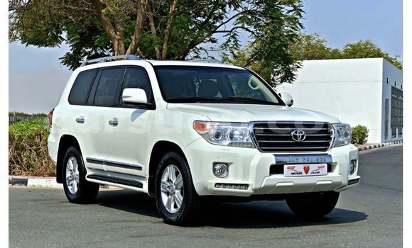 Acheter Import Voiture Toyota Land Cruiser Blanc à Import - Dubai, Burkina-Faso Acheter Import Voiture Toyota Land Cruiser Blanc à Import - Dubai, Burkina-Faso