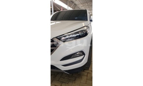 Sayi Imported Hyundai Tucson White Mota in Import - Dubai a Burkina Faso Sayi Imported Hyundai Tucson White Mota in Import - Dubai a Burkina Faso