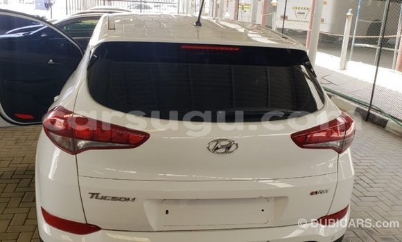 Sayi Imported Hyundai Tucson White Mota in Import - Dubai a Burkina Faso Sayi Imported Hyundai Tucson White Mota in Import - Dubai a Burkina Faso