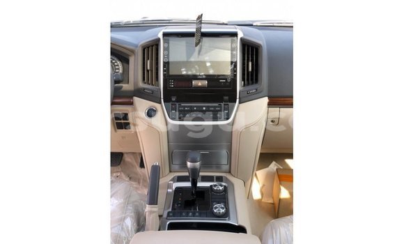 Buy Import Toyota Land Cruiser White Car in Import - Dubai in Burkina Faso Buy Import Toyota Land Cruiser White Car in Import - Dubai in Burkina Faso
