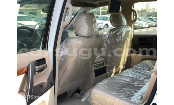 Buy Import Toyota Land Cruiser White Car in Import - Dubai in Burkina Faso Buy Import Toyota Land Cruiser White Car in Import - Dubai in Burkina Faso