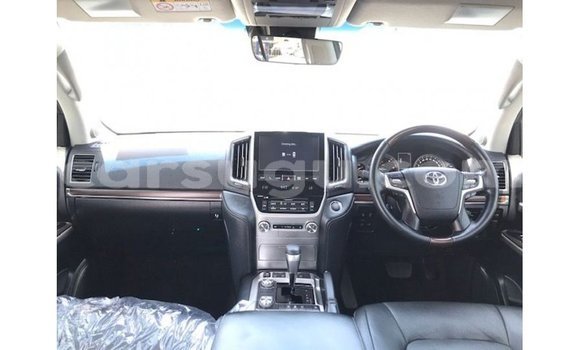 Sayi Imported Toyota Land Cruiser White Mota in Import - Dubai a Burkina Faso Sayi Imported Toyota Land Cruiser White Mota in Import - Dubai a Burkina Faso