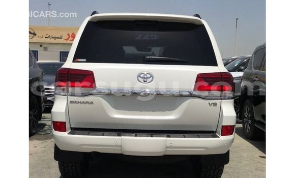 Sayi Imported Toyota Land Cruiser White Mota in Import - Dubai a Burkina Faso Sayi Imported Toyota Land Cruiser White Mota in Import - Dubai a Burkina Faso