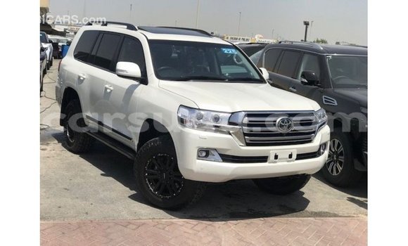 Sayi Imported Toyota Land Cruiser White Mota in Import - Dubai a Burkina Faso Sayi Imported Toyota Land Cruiser White Mota in Import - Dubai a Burkina Faso