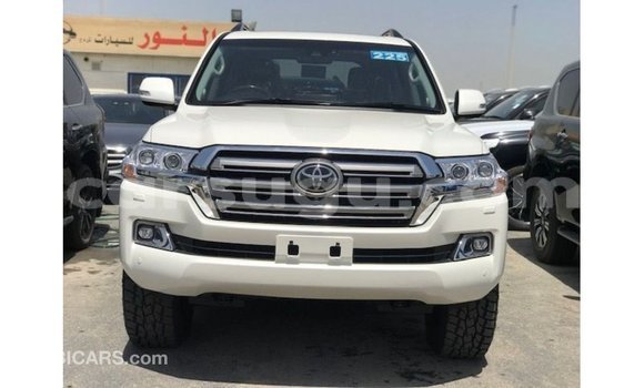 Sayi Imported Toyota Land Cruiser White Mota in Import - Dubai a Burkina Faso Sayi Imported Toyota Land Cruiser White Mota in Import - Dubai a Burkina Faso