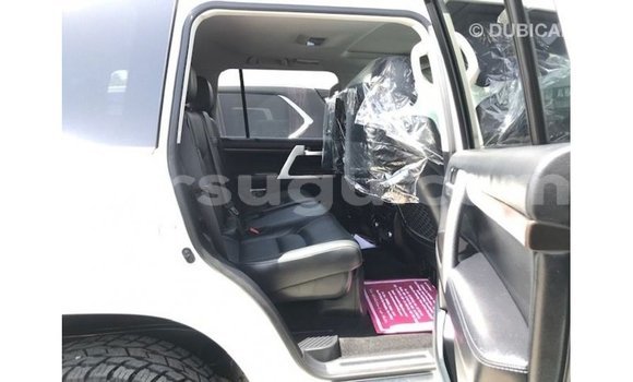 Sayi Imported Toyota Land Cruiser White Mota in Import - Dubai a Burkina Faso Sayi Imported Toyota Land Cruiser White Mota in Import - Dubai a Burkina Faso