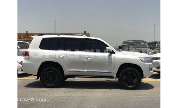 Sayi Imported Toyota Land Cruiser White Mota in Import - Dubai a Burkina Faso Sayi Imported Toyota Land Cruiser White Mota in Import - Dubai a Burkina Faso
