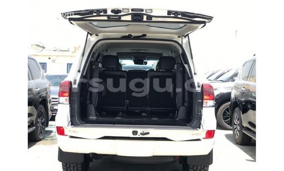 Sayi Imported Toyota Land Cruiser White Mota in Import - Dubai a Burkina Faso Sayi Imported Toyota Land Cruiser White Mota in Import - Dubai a Burkina Faso