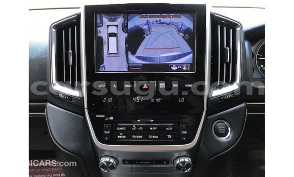 Sayi Imported Toyota Land Cruiser White Mota in Import - Dubai a Burkina Faso Sayi Imported Toyota Land Cruiser White Mota in Import - Dubai a Burkina Faso