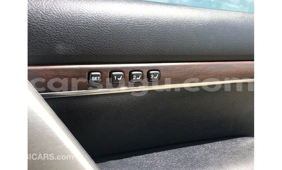 Sayi Imported Toyota Land Cruiser White Mota in Import - Dubai a Burkina Faso Sayi Imported Toyota Land Cruiser White Mota in Import - Dubai a Burkina Faso