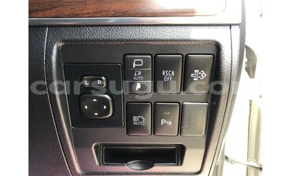 Sayi Imported Toyota Land Cruiser White Mota in Import - Dubai a Burkina Faso Sayi Imported Toyota Land Cruiser White Mota in Import - Dubai a Burkina Faso