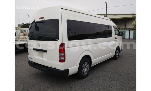 Acheter Import Voiture Toyota Hiace Blanc à Import - Dubai, Burkina-Faso Acheter Import Voiture Toyota Hiace Blanc à Import - Dubai, Burkina-Faso