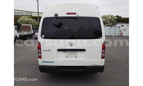 Acheter Import Voiture Toyota Hiace Blanc à Import - Dubai, Burkina-Faso Acheter Import Voiture Toyota Hiace Blanc à Import - Dubai, Burkina-Faso