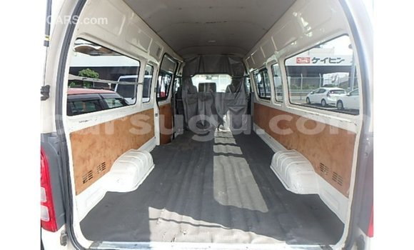 Acheter Import Voiture Toyota Hiace Blanc à Import - Dubai, Burkina-Faso Acheter Import Voiture Toyota Hiace Blanc à Import - Dubai, Burkina-Faso